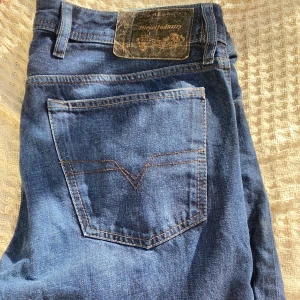 Diesel jeans  - Dom är i extremt bra skick för att va så gamla 
