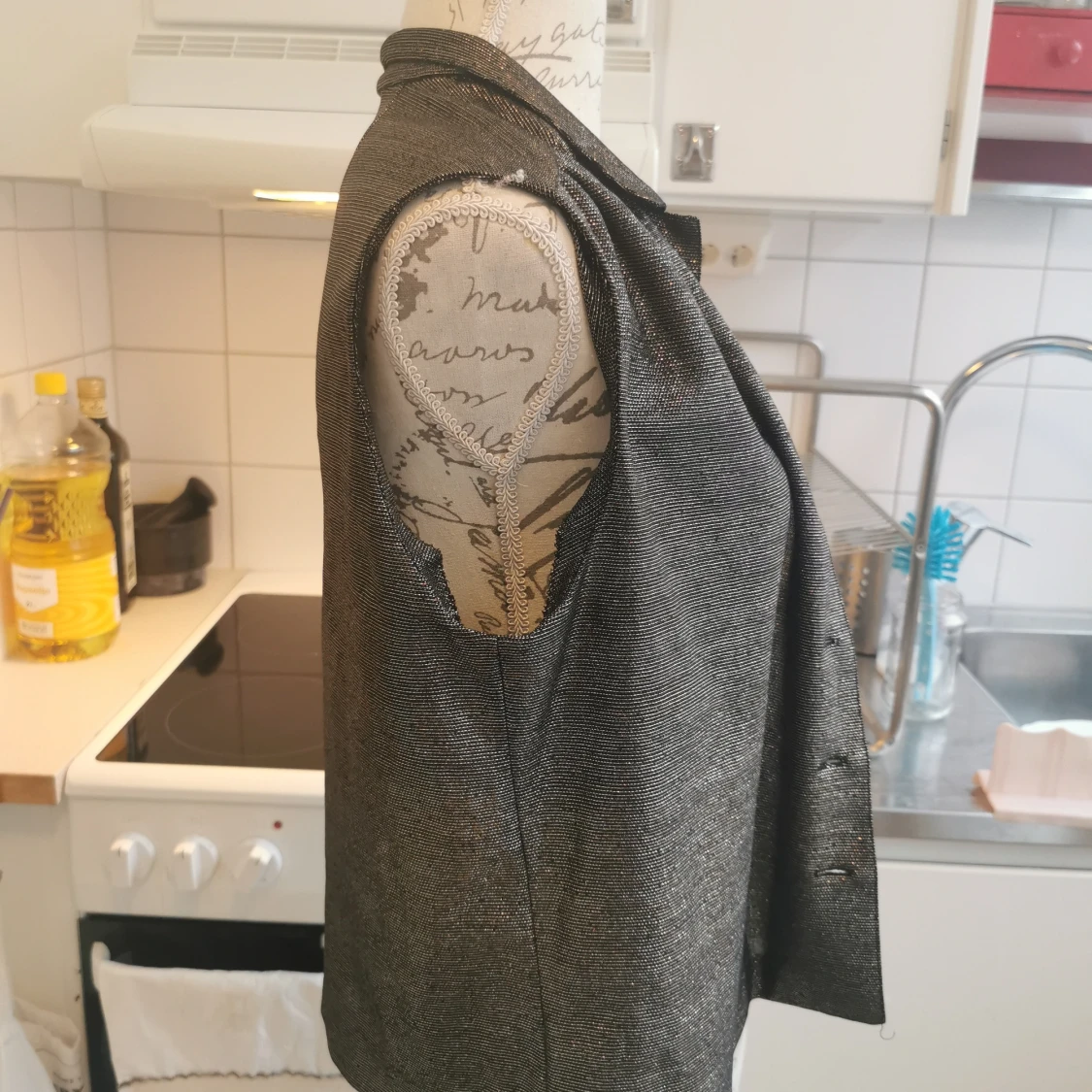 Vintage väst i metallic/guld, S - 90