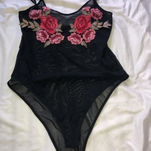 Body från carlings i storlek S!  - Body från carlings i storlek s! Använd 2 gånger med underkläder under såklart! Säljer för 70kr inkl frakt kan även mötas upp i Linköping! 