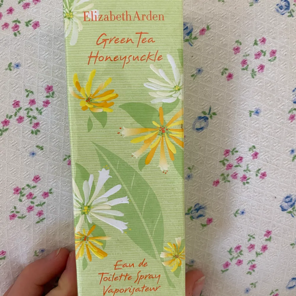 ***GRATIS FRAKT*** 50ml ”Green Tea” av Elizabeth Arden. HELT NY, PLASTEN KVAR!! Nypris: 158kr Ditt pris: 120kr- kom ihåg att frakten ingår. Övrigt.