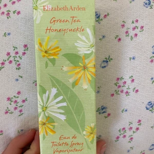 PLOMBERAD ELIZABETH ARDEN PARFYM - ***GRATIS FRAKT*** 50ml ”Green Tea” av Elizabeth Arden. HELT NY, PLASTEN KVAR!! Nypris: 158kr Ditt pris: 120kr- kom ihåg att frakten ingår