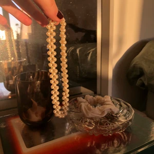 Pärlhalsband / choker  - Stretchig choker i pärlor ✨ Budgivning om fler vill ha, efter första budet avslutas budgivningen om 24h💗
