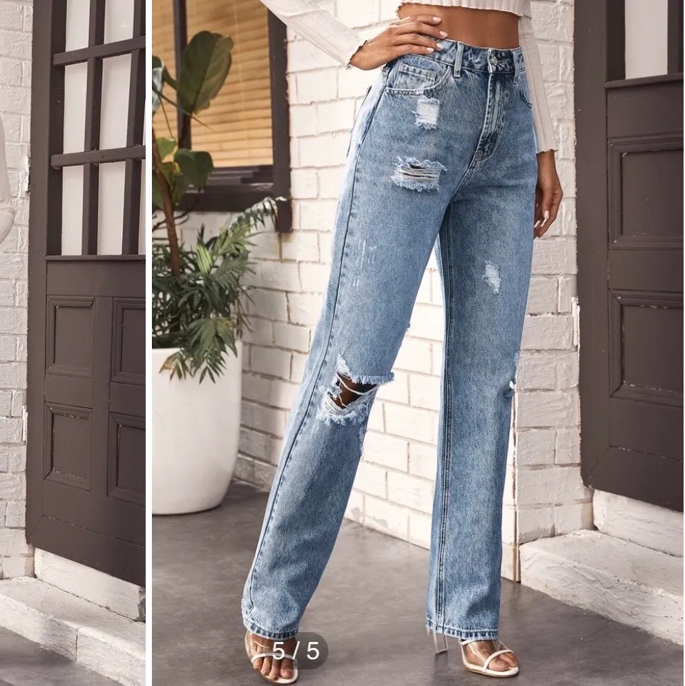 Säljer dessa skitsnygga jeansen, har alldeles för många kläder därav säljer jag dessa. Helt OANVÄNDA. Storlek 34/XS, passar 34-36 skulle jag nog säga🦋 Utgångspris 199kr, buda. Högst bud vinner. Jeans & Byxor.