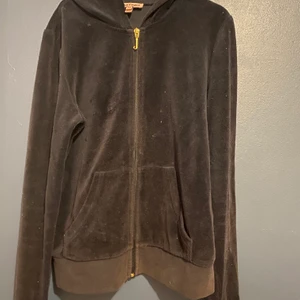 Juicy couture  - En vintage mörkblå juicy couture  kofta i storlek xs. Nästan aldrig använd. Frakt ingår inte 💗 betalar med swish 