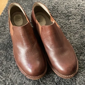 Dr martens äkta vintage 90-tal skinn - Supersnygga äkta dr martens från 90-talet. Storlek 5 uk 38 svensk. Så snygga i sköna. Öppen för prisförslag 😊Frakt tillkommer 70kr