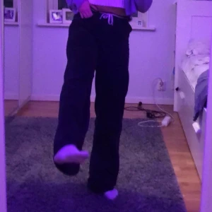 St 38 svarta raka jeans  - Svarta raka jeans