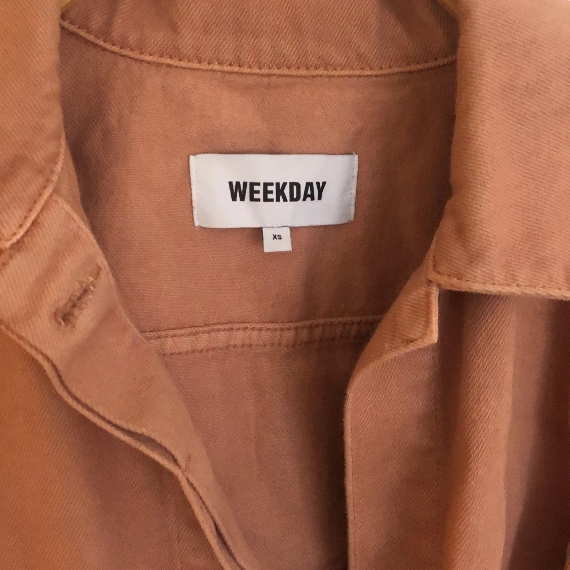 Persikofärgad jeansjacka  - 91