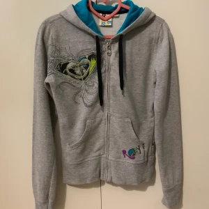 Tröja i storlek xs - Tops i storlek xs, fin skick, finns hämta i Stockholm, kan även skicka via post