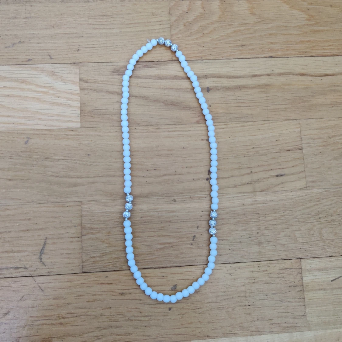 Halsband med kulor - 90