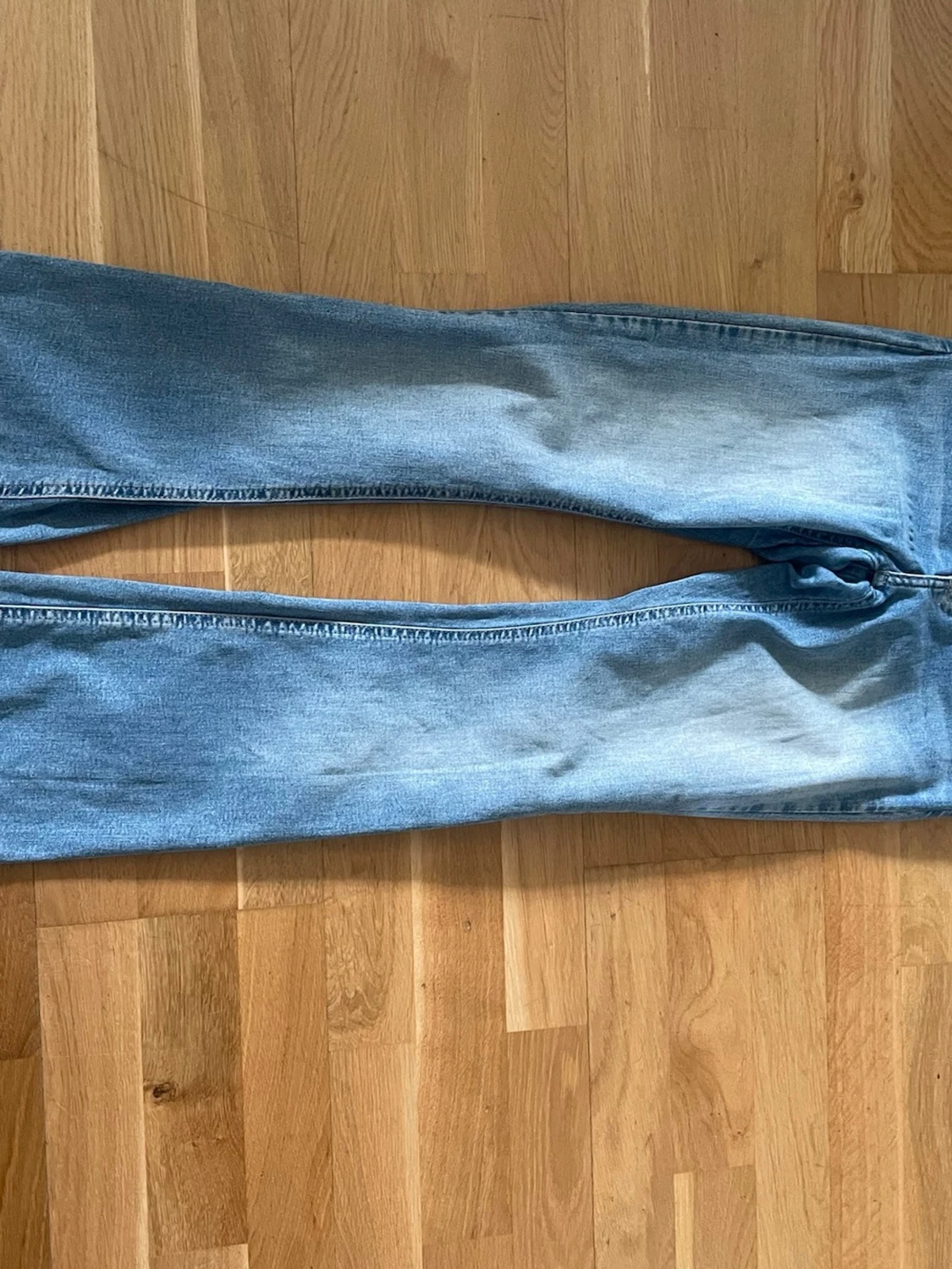 Ljusblå bootcut jeans