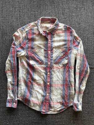 Denim & supply skjorta ~ Ralph Lauren  - Sjukt eftertraktad Denim & Supply Ralph Lauren skjorta i röd/vit/blå rutigt mönster – sällsynt vintage 2000’s modell. Fint skick och sitter riktigt bra 🌿  Kan även gå ner lite i pris vid snabb affär ✌️ Skickas inom 24h 📦