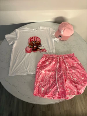 Set +keps - Keps och shorts och tröja