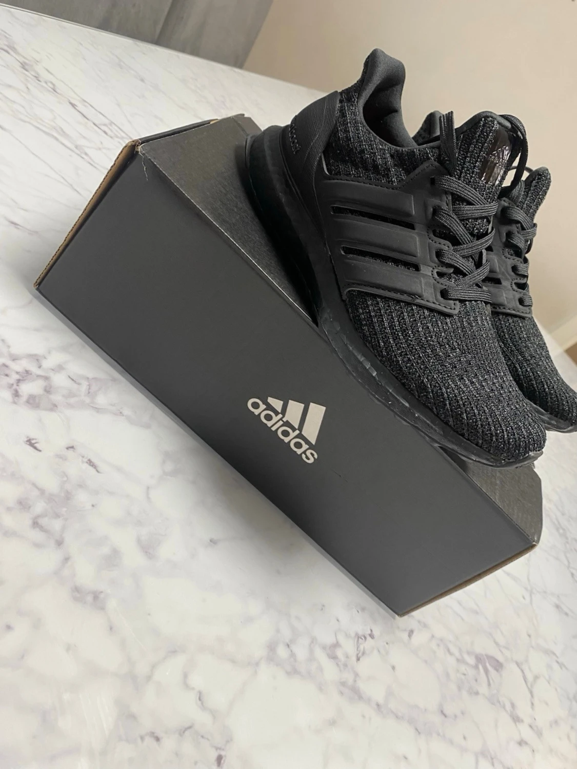 Adidas Ultra Boost svarta sneakers