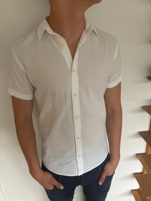 Jack & Jones kortärmad skjorta  - Jack & Jones kortärmad skjorta| pris:99kr| skick:9,8/10| storlek:S| hör av dig vid minsta lilla fråga eller fundering| 