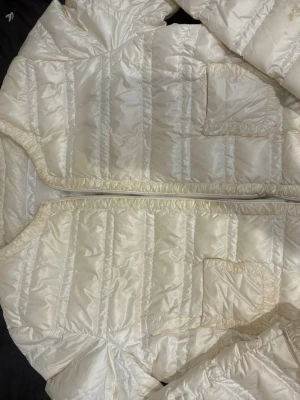 Moncler jacka - Väldigt fin men säljer för att den är för stor