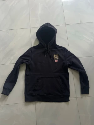 Morris Hoodie - Riktigt go Morris hoodie. Skick 7/10. Tveka inte o skriva om ni har frågor!👊