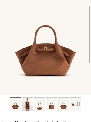 Jw pei väska - Säljer min söta JW PEI hana mini väska i bruna färgen🤎 jätte bra skick inte kommit till så mycket användning. Nypris 900kr säljer för 500kr men pris kan diskuteras💞