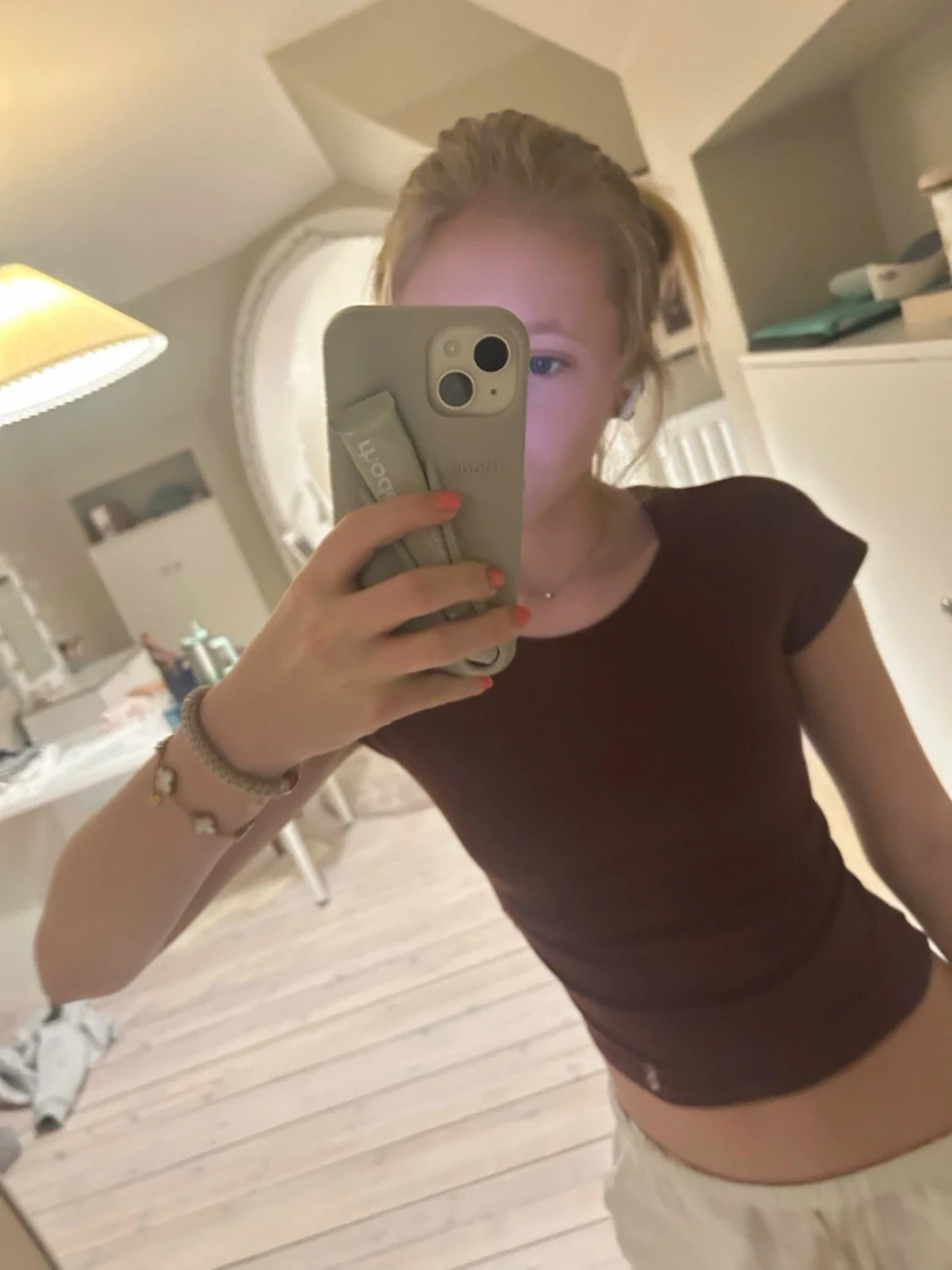 Vinröd croppad topp med korta ärmar - 2