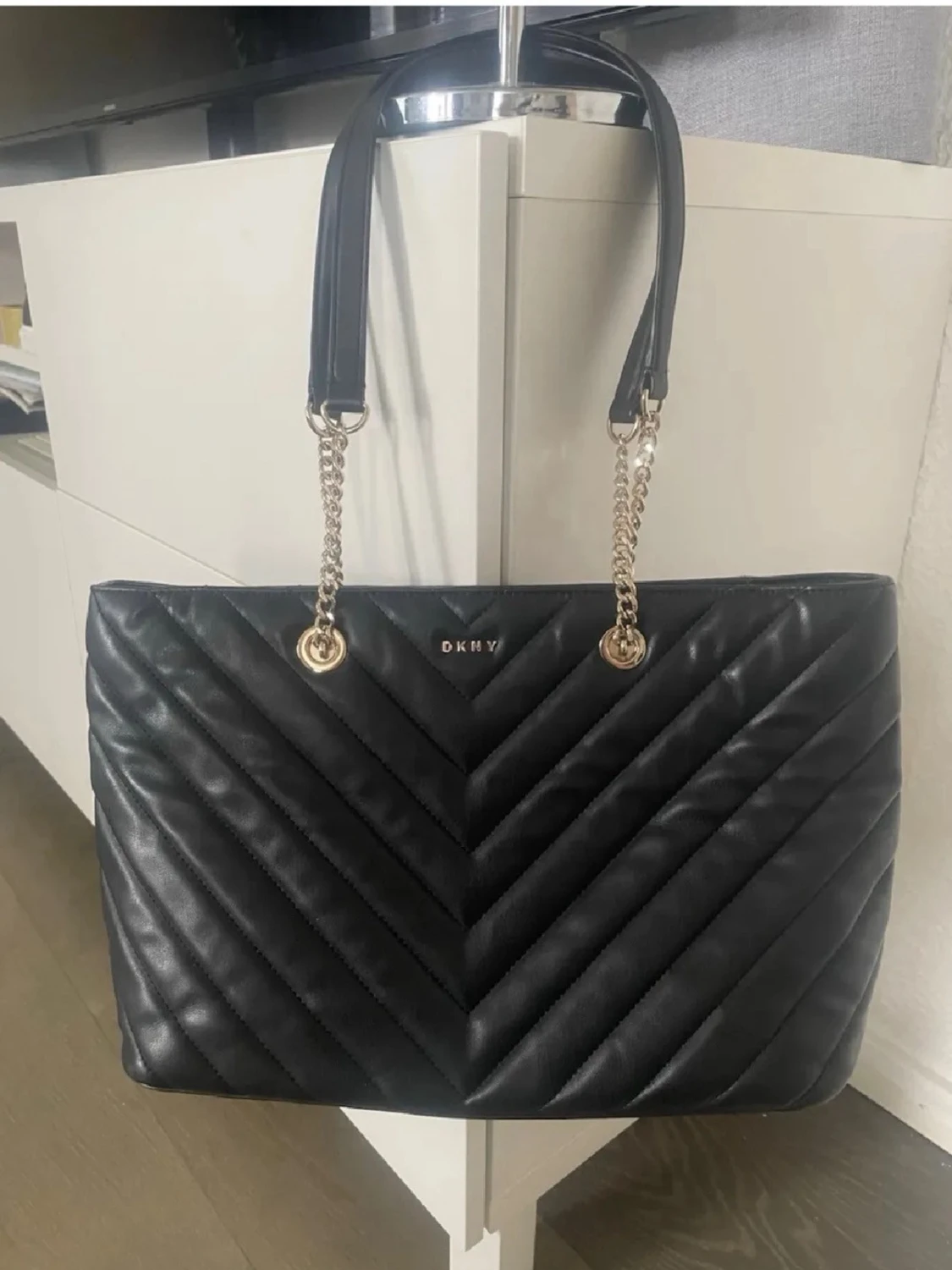 Svart quiltad handväska från DKNY