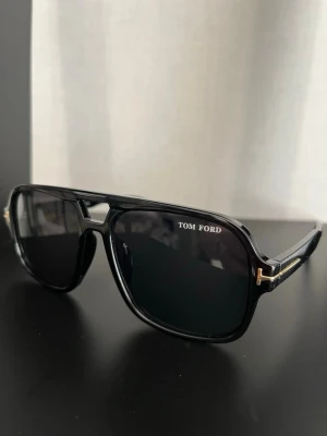 Tom ford solglasögon  - Helt oanvända, perfekt nu till våren ! Box ingår ej därav priset! riktig steal💰🙌