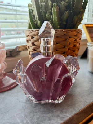 Cherry eclipse - Ariana Grande cherry eclipse. Endast testad. 100ml