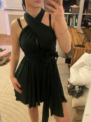 Snyggaste klänningen ever❤️ - En otrolig och Supersnygg klänning som har långa band som du kan knyta den precis som du vill🔥🔥🔥 Då denna är speciell blir det för många intresserade höjer jag priset😊