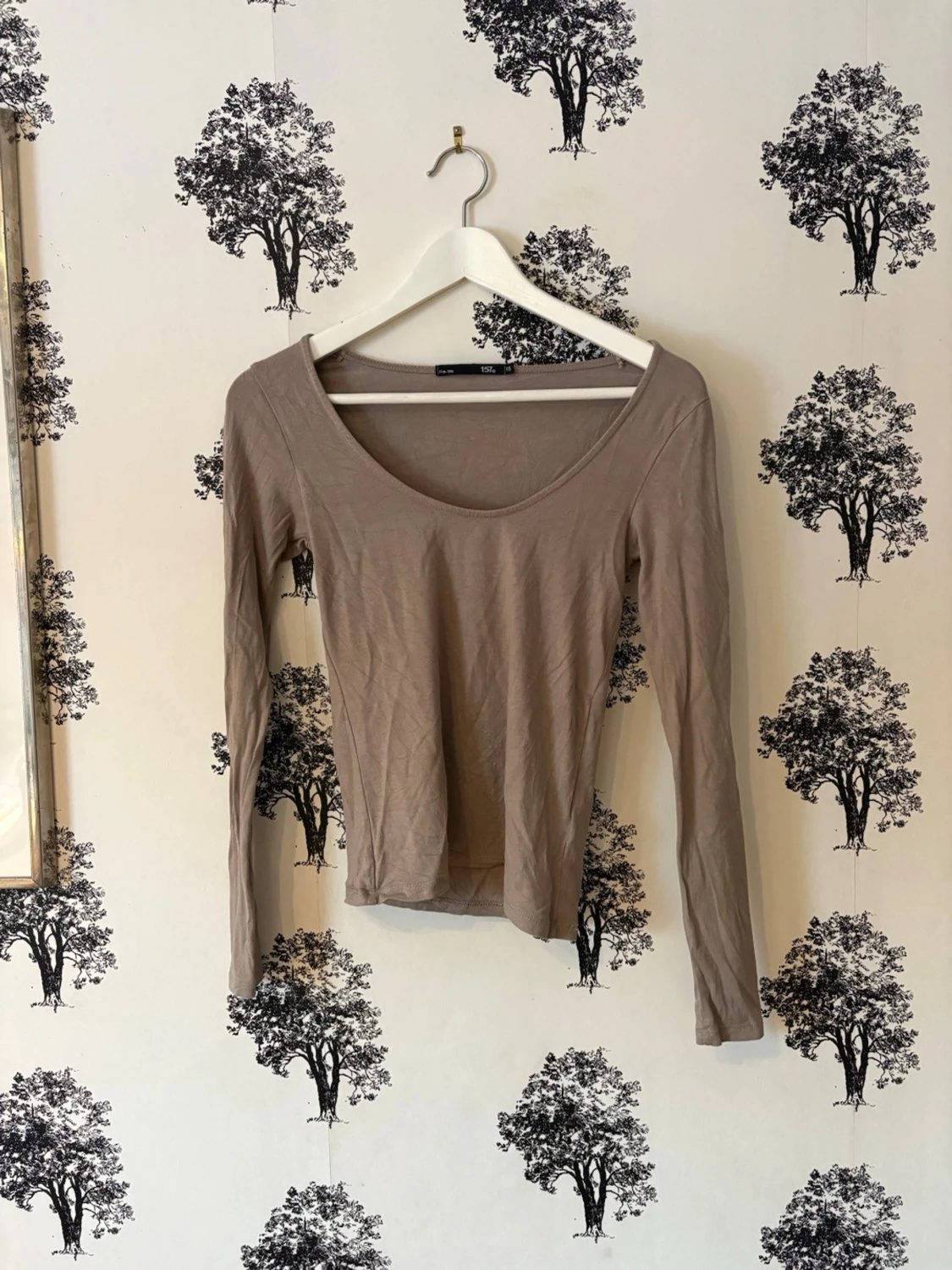 Beige långärmad topp med vid ringning