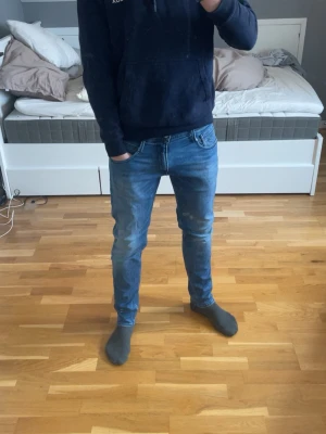 Replay Anbass jeans  - Sjukt snygga replay Anbass jeans, färgen är blå och storlek som står är 30-32, egen uppfattning är att de passar som 29/30-32. Kom priv för mått. 