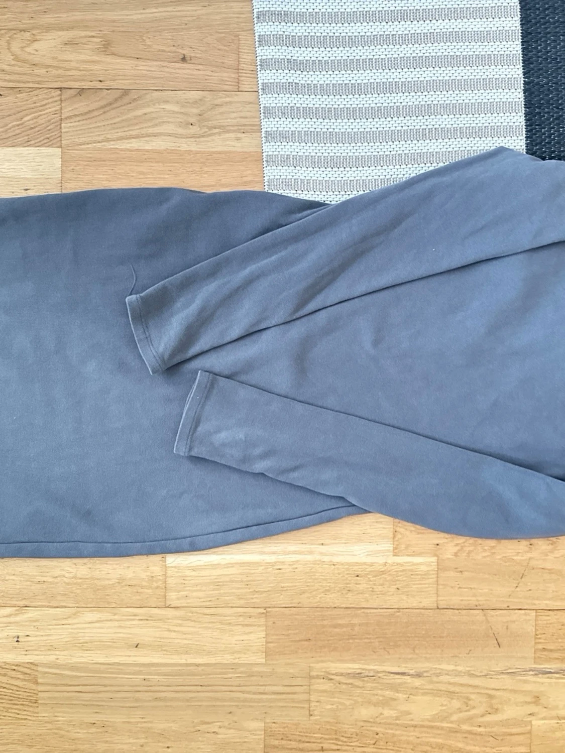 Grå långärmad långklänning - 3