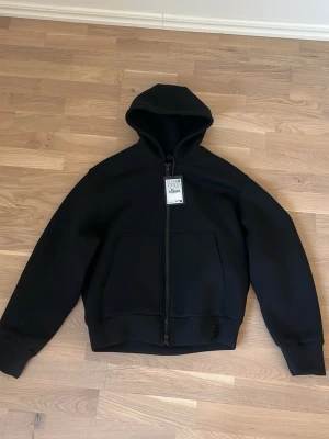 Svart scuba hoodie - Svart scuba hoodie som aldrig använts och är helt ny