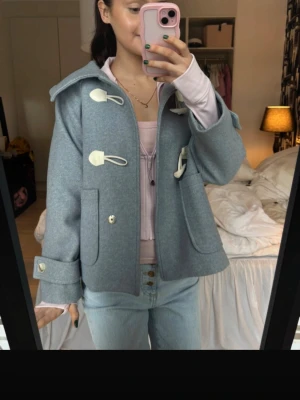 vårjacka  - säljer denna jättefina kappan som passar perfekt till våren eller hösten!❤️ står ej storlek men skulle uppskatta att det är S!  jättefint skick och inga defekter❤️ pris kan såklart diskuteras❤️