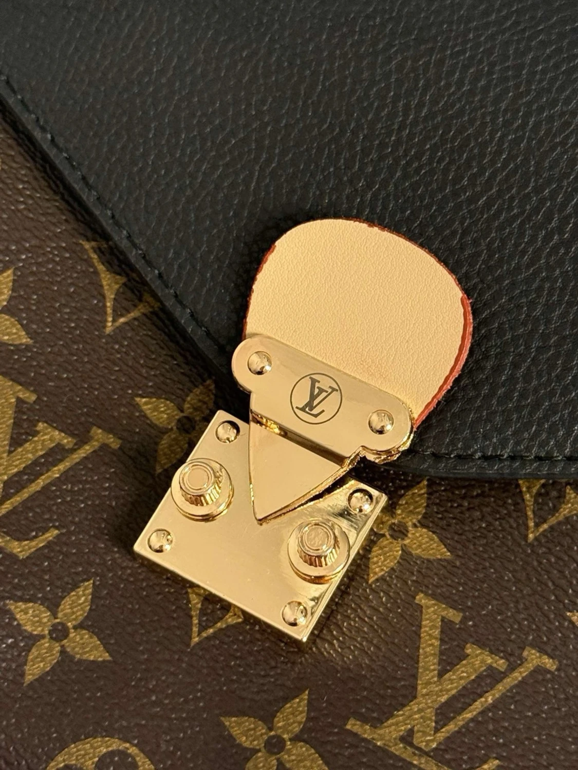 Monogram axelremsväska - 4