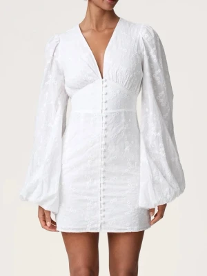 Adoore klänning - Vit adoore klänning från Adoore i storlek 36 i nyskick, nypris 1495🫶🏻