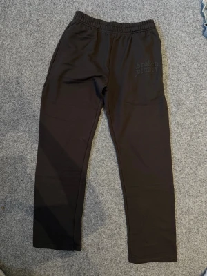 Broken Planet black baggy sweatpants - Size S. True to size, and in very good condition just like new!!