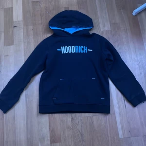 Hoodrich hoodie - Storlek L / 12-13 år Blå Använd fåtal gånger 
