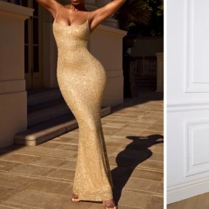 Glittrig guldig långklänning oh polly - Säljer en superglittrig guldig långklänning med smala axelband och figurnära passform från Oh polly!! Klänningen har en snygg, tight siluett som framhäver formerna. Klänningen har används endast en gång och har inget tecken på slit eller liknande! Köpte klänningen för 1300kr