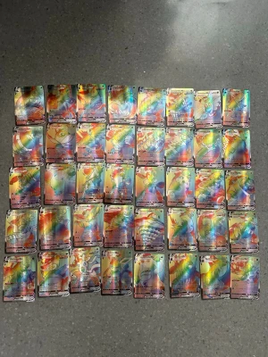 Samling av holografiska Pokémonkort - Säljer Pokémon kort guldiga rainbow och mer 100 stycken. Vet ej om det är äkta. 