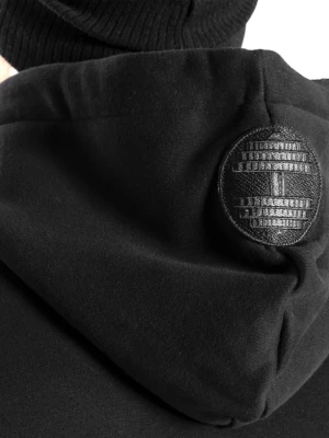 Svart hoodie från Better Bodies - Snygg svart hoodie från Better Bodies med dragkedja framtill och grå snören i huvan. Tryck på bröstet med texten 'EST. 1982 BETTER BODIES NEW YORK' och en rund patch på huvan. Perfekt för dig som gillar sportig och avslappnad stil.