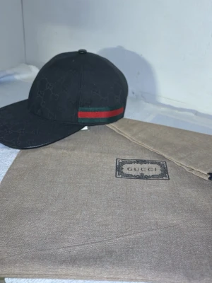 Gg keps S - Säljer svart canvas keps. Helt ny. Size S. Dustbag ingår. Fraktas direkt efter köp!