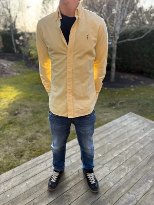 Ralph Lauren skjorta - Säljer en riktigt fräsch skjorta till sommaren, 9/10 skick, sparsamt använd.⛱️