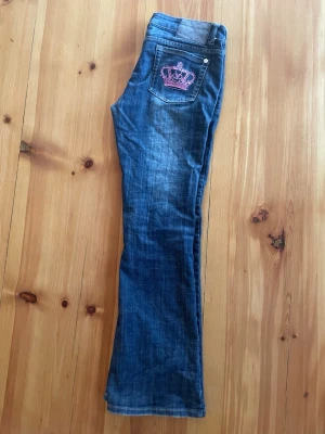 Victoria Beckham jeans - Jättefina Lågmidjade Victoria Beckham jeans som tyvärr inte kommer till användning längre, skriv gärna om du har frågor om mått osv