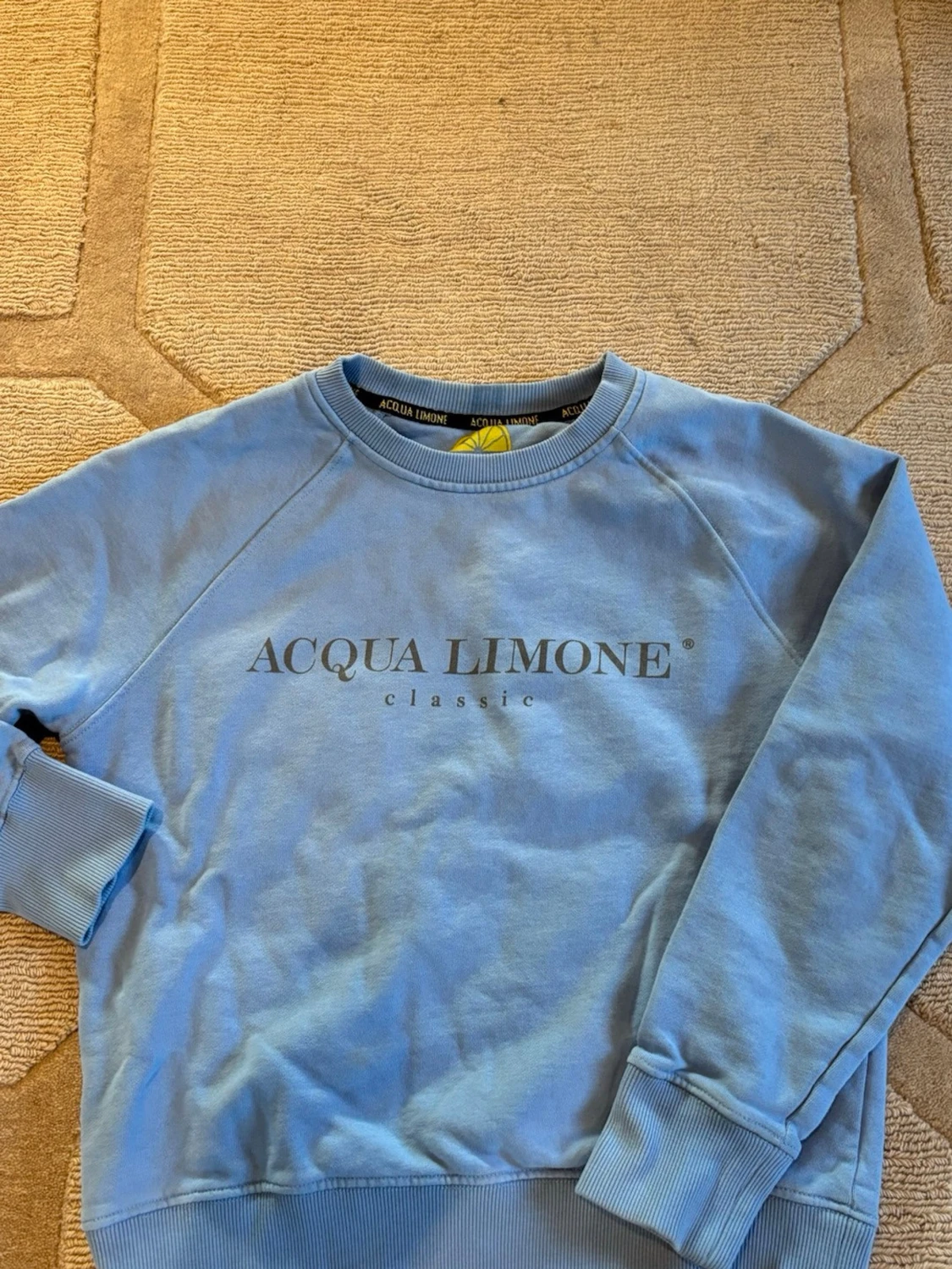 Ljusblå och mörkblå sweatshirt från Acqua Limone