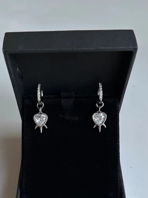 Heart earrings  - The earrings is never used and 100% rust- and nickel-free. If you have any questions, feel free to reach out ☺️