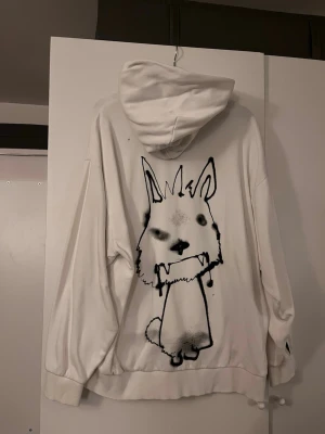 Vit Weekday hoodie ”Thirsty dog” - Oversized hoodie - Weekday Thirsty dog - i stl M.