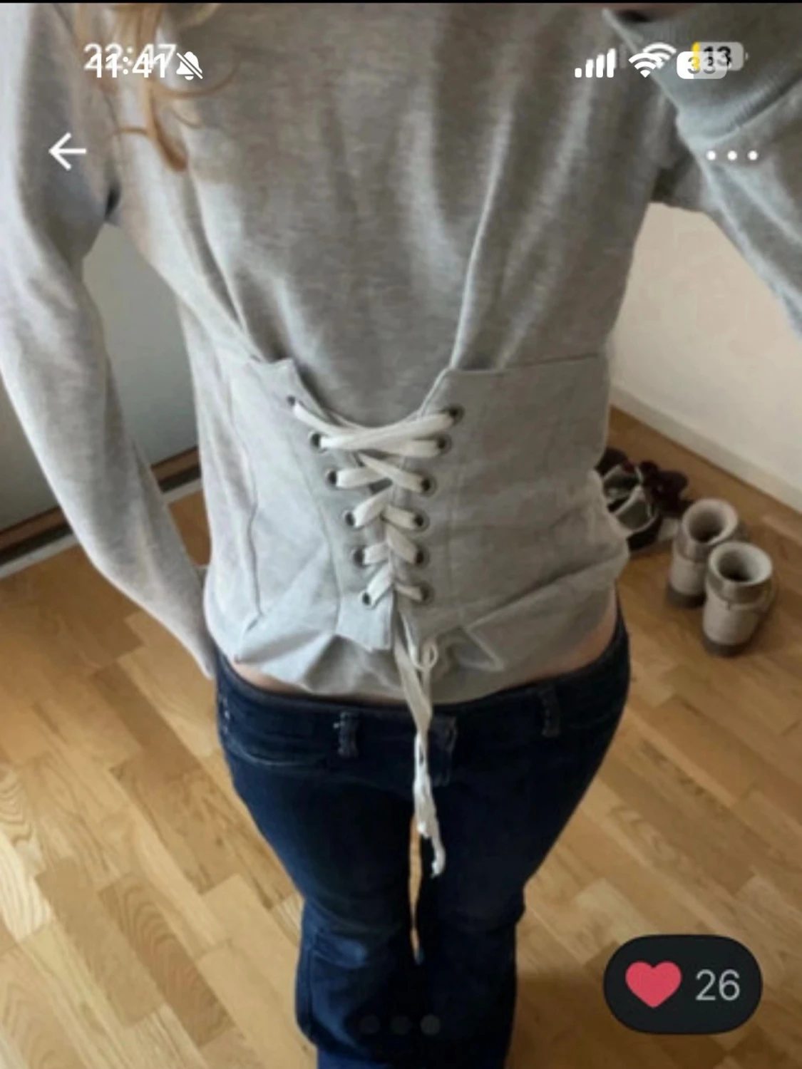 Grå sweatshirt med snörning i midjan - 1