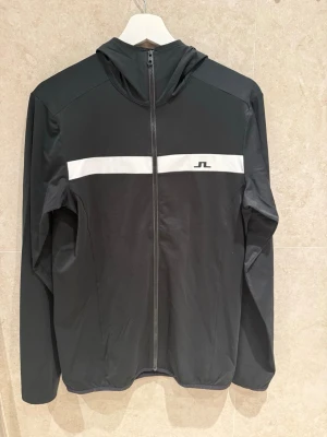 J.Lindeberg Golf / Tränings Zip Hoodie - Storlek M inga fläckar, inga Skador!