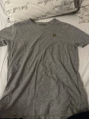 Lyle&Scott t-shirt - Jätte fin äkta t-shirt från lyle&scott som inte kommer till användning. Passar även s/xs