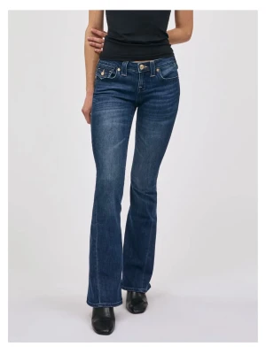 Blå bootcut jeans från True Religion - Snygga blå bootcut jeans från True Religion med klassiska kontrastsömmar och dekorativa fickor bak. Jeansen har låg midja, fem fickor och är tillverkade i stretchig denim för skön passform. Perfekta för dig som gillar en tidlös och trendig look.