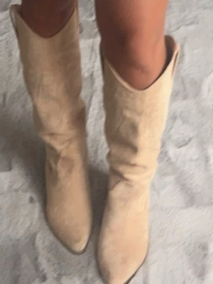 Beige  boots i mocka - Beige boots, storlek 39💕💕