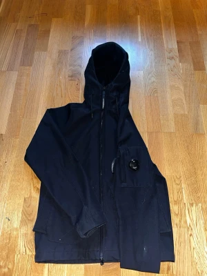 Svart C.P. Company jacka - 💸Äkta💸 Pris kan diskuteras. Den är Xs men sitter mer som S